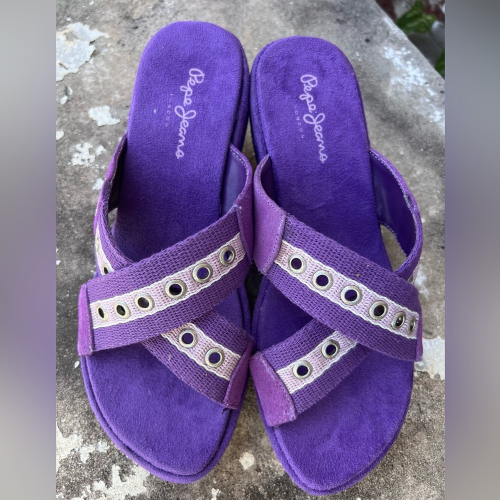 Pepe Jeans London Purple Faux Suede WEDGE HEELS SLIDE w Grommets Sz7 EUR 37 NWOT